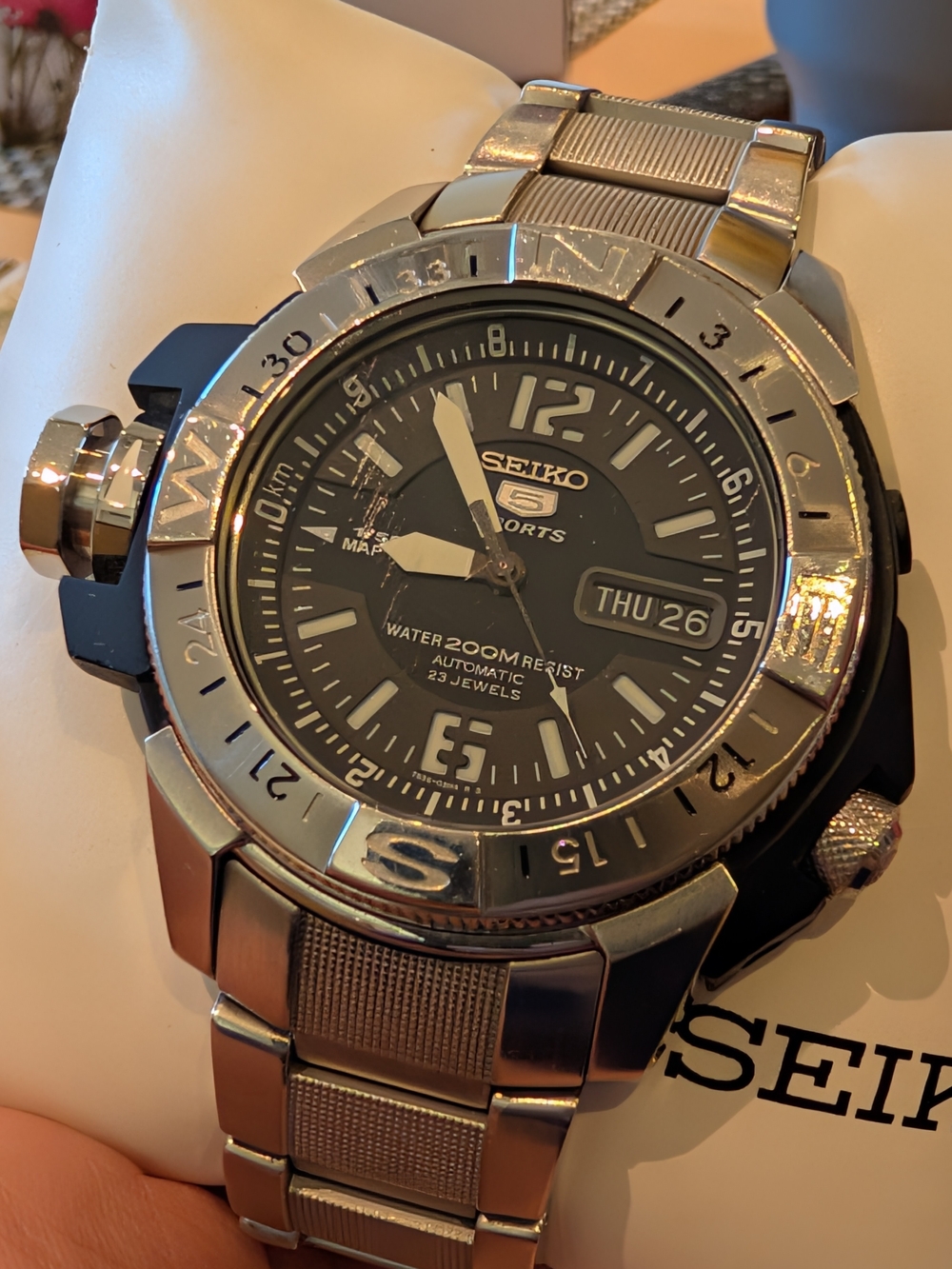 SEIKO 5 Men's Stainless Steel Black Dial Sports SKZ225 Automatic Watch - Picture 8 of 13